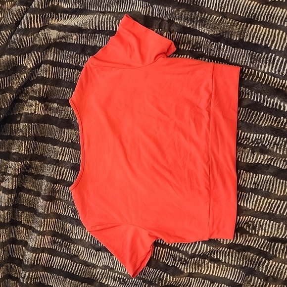 Alphalete Ultra Soft Crop Tee - Picture 2 of 2